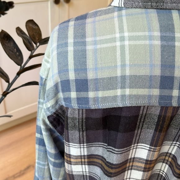 NWOT Love Tree plaid cotton flannel oversize long sleeve crop length shirt - Picture 7 of 11